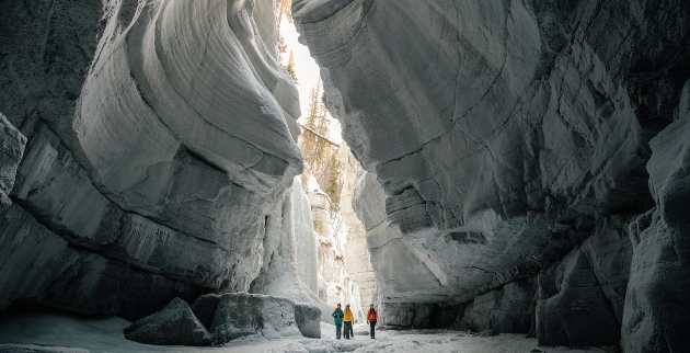 Randonnée hivernale dans un canyon