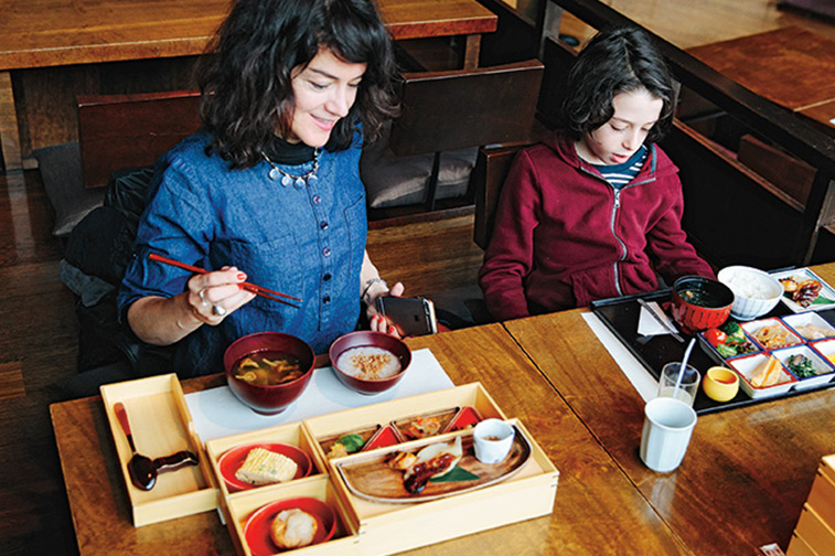 Un'avventura di famiglia a base di ramen, a Tokyo