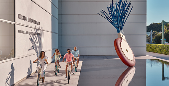 Nagez, jouez, bronzez le long des 75 km de plages