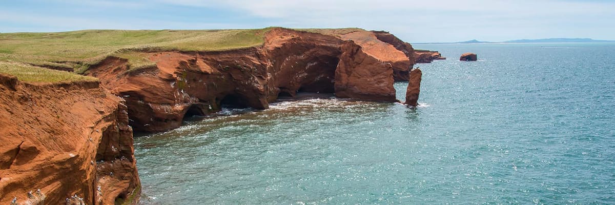 Réservez des vols avec Air Canada vers Les Îles-de-la-Madeleine (YGR)